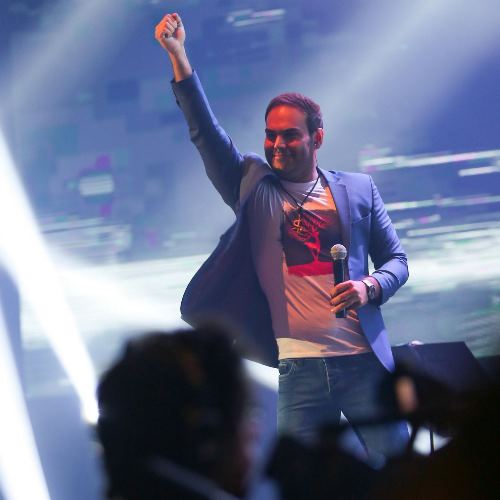 گزارش تصویری اولین کنسرت سیامک عباسی بعد از 7 سال